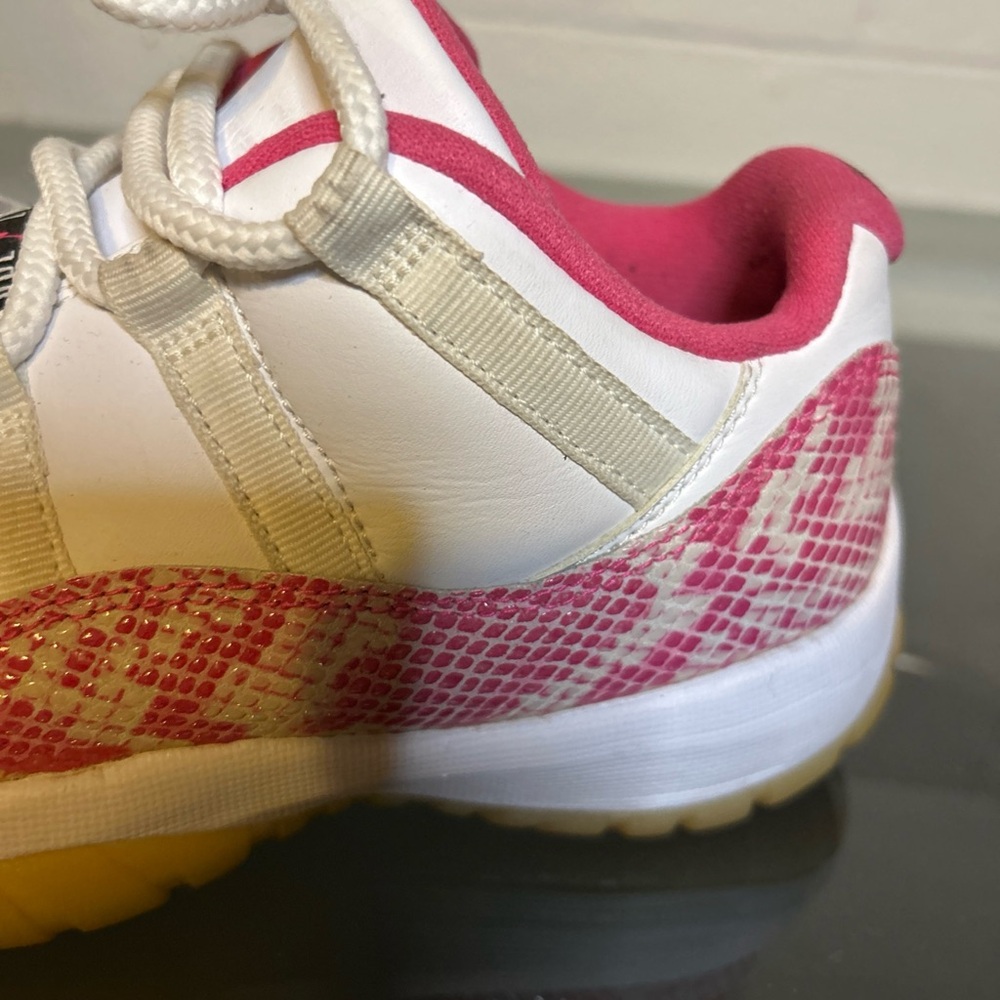 Size 8 - Air Jordan 11 Retro Low Pink Snakeskin W - Picture 10 of 16
